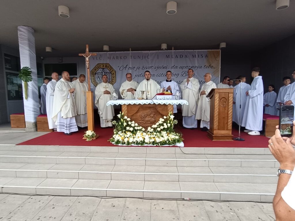 PROSLAVLJENA MLADA MISA VLČ MARKA TUNJIĆA